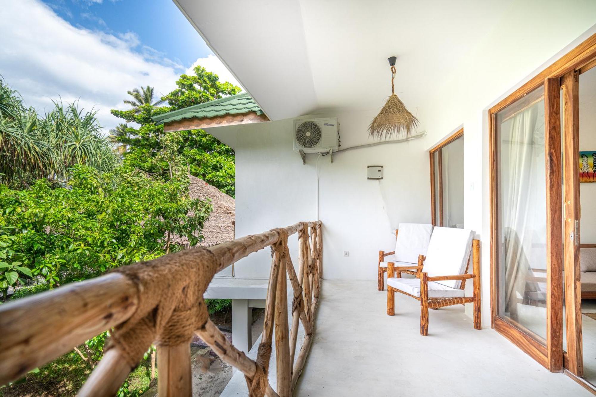 Tiki Beach Club & Resort (Adults Only) Bwejuu Dış mekan fotoğraf