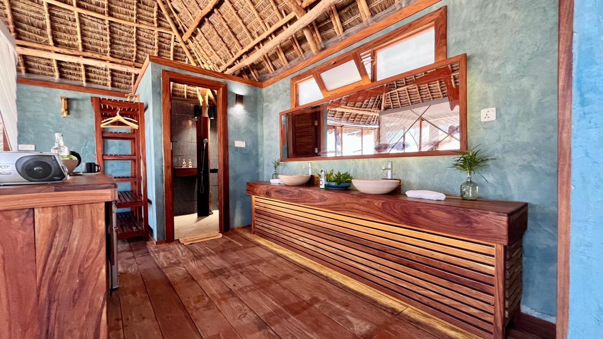 Tiki Beach Club & Resort (Adults Only) Bwejuu Dış mekan fotoğraf