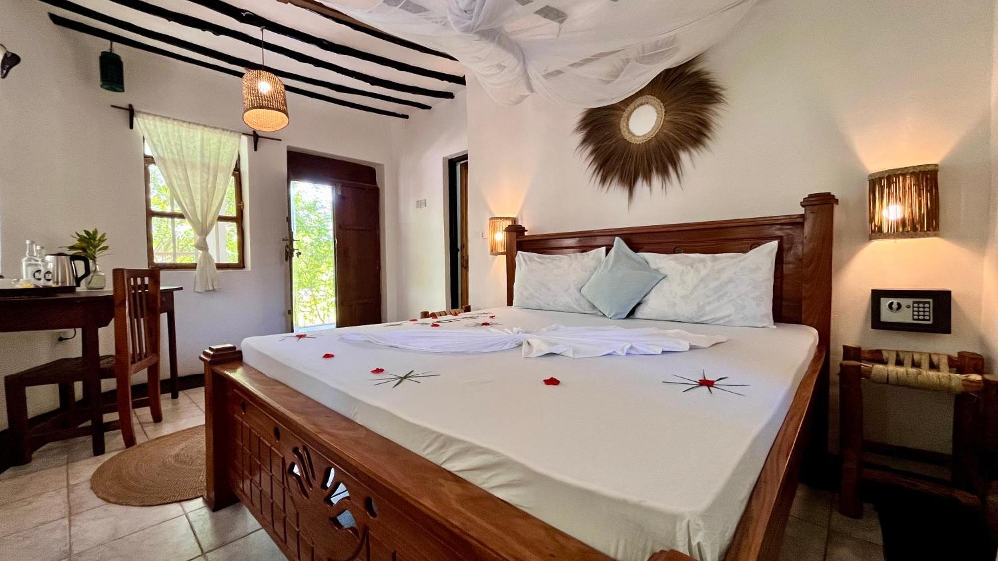 Tiki Beach Club & Resort (Adults Only) Bwejuu Dış mekan fotoğraf