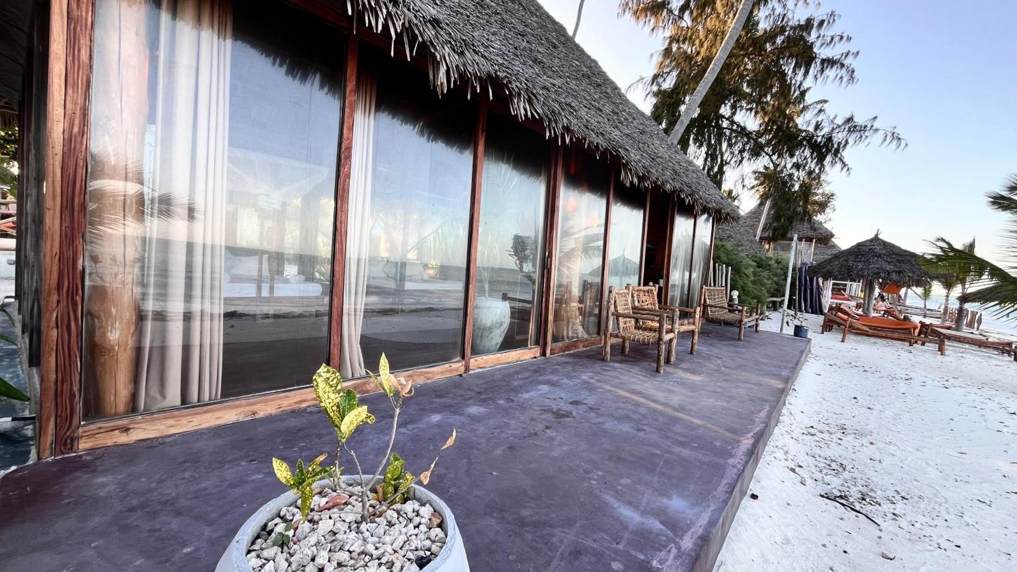 Tiki Beach Club & Resort (Adults Only) Bwejuu Dış mekan fotoğraf