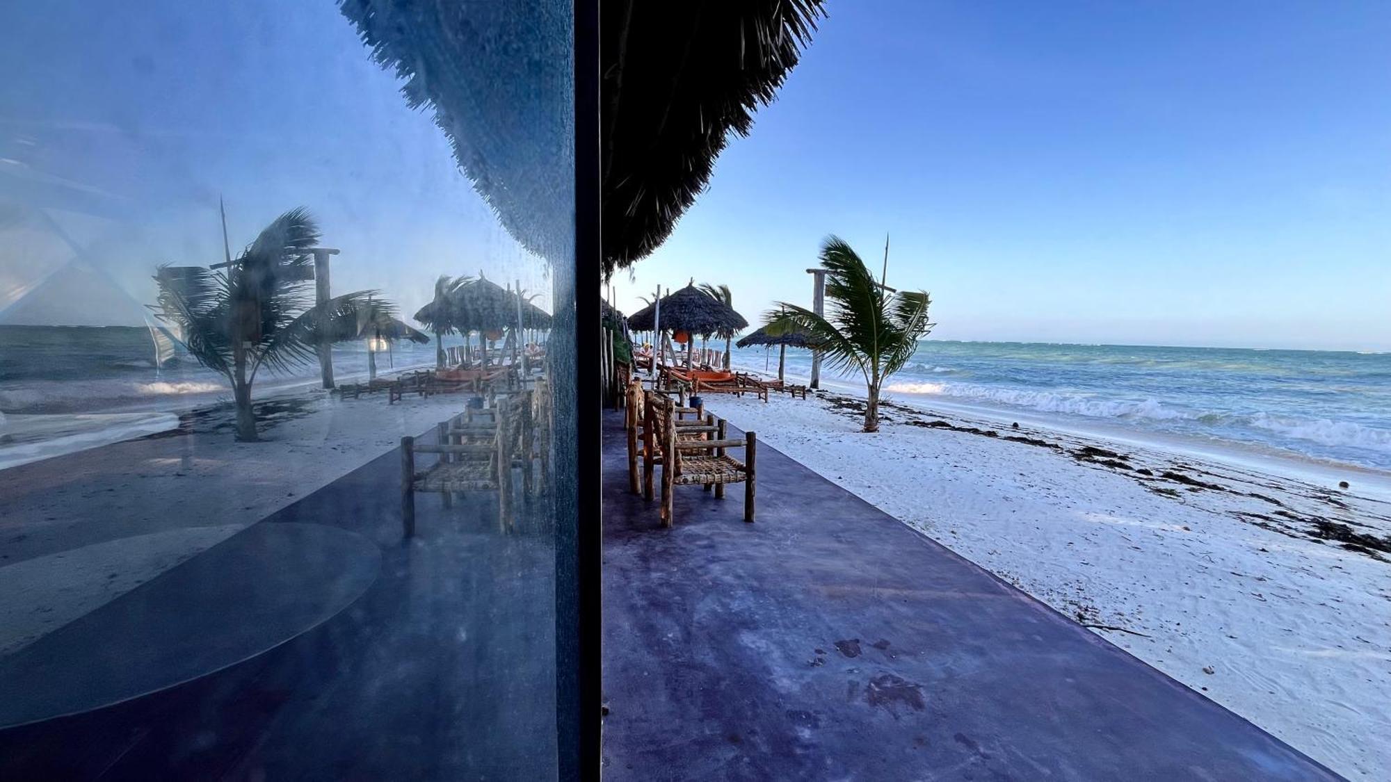 Tiki Beach Club & Resort (Adults Only) Bwejuu Dış mekan fotoğraf