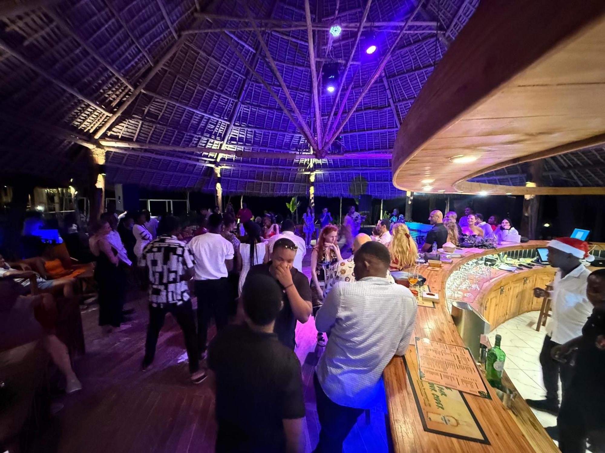 Tiki Beach Club & Resort (Adults Only) Bwejuu Dış mekan fotoğraf